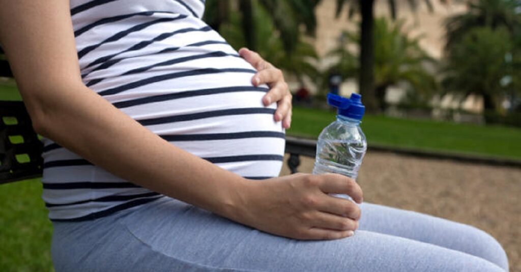 El plástico y el embarazo: una revisión necesaria 9 embarazadas y el plastico