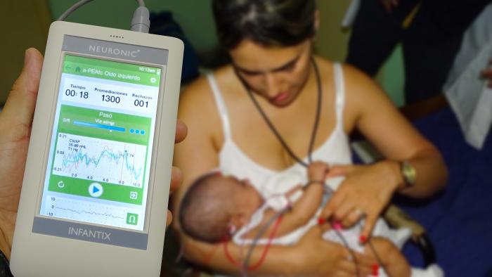 Sistema Infantix: Innovación Cubana en la Detección Temprana de Trastornos Auditivos y Visuales en Recién Nacidos 14 infantix Ninos audicion